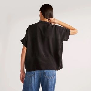 Everlane Clean Silk Short Sleeve Square Shirt in indigo. Size 4